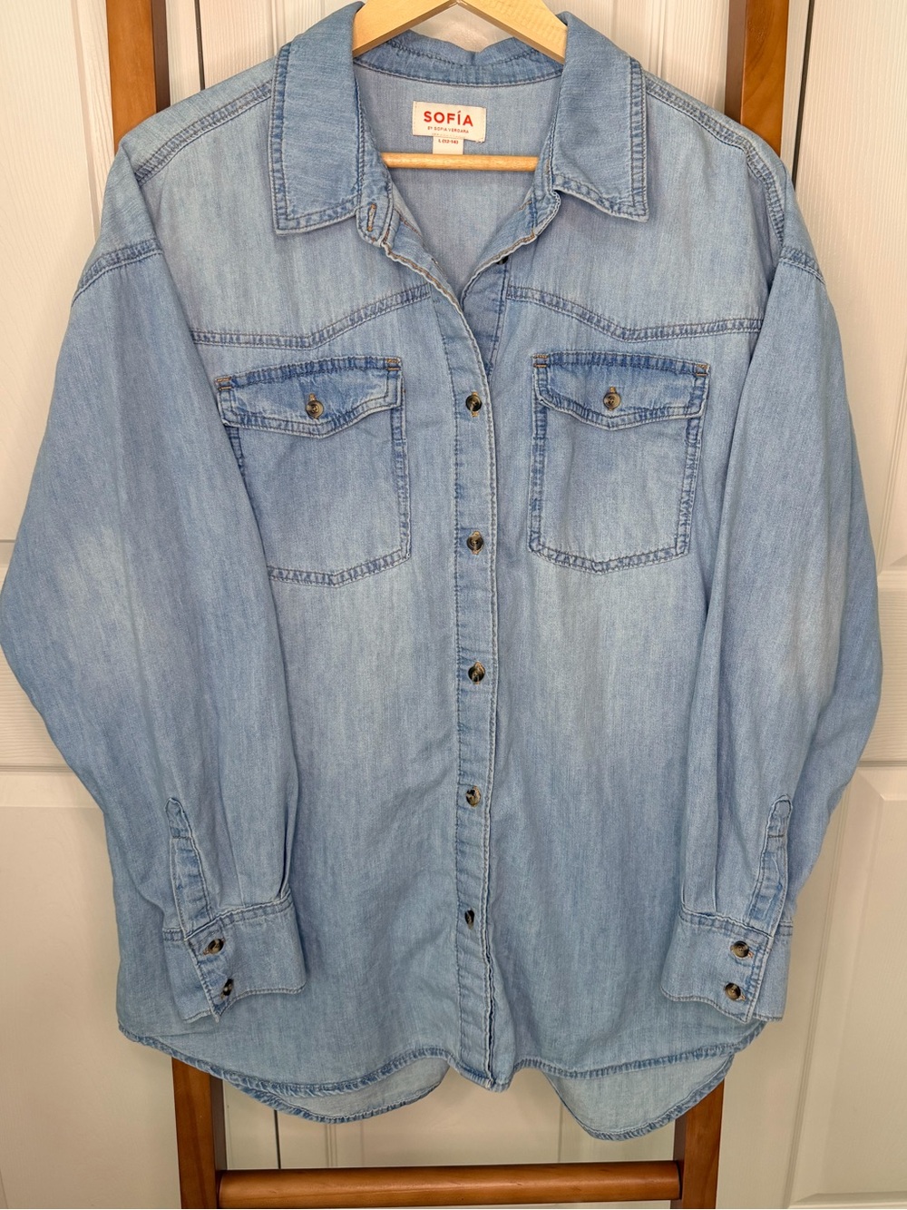Sofia Vergara Chambray Button Down Shirt Light Wash Denim Large - Picture 2 of 6